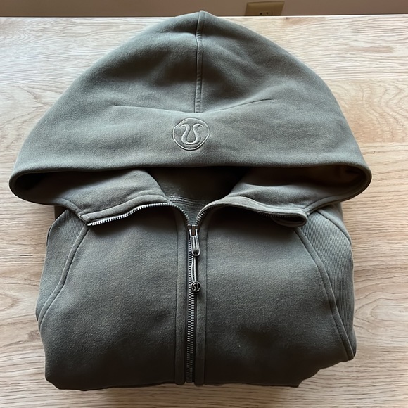 Lululemon full zip cropped jacket! - Picture 4 of 4